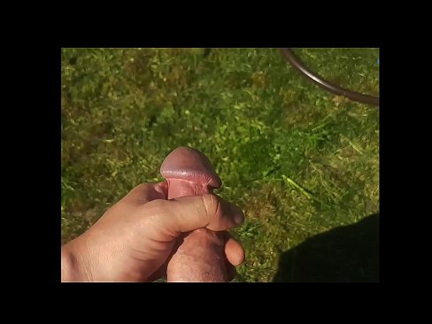 ❤️ Hot hottie si fa scopare la figa rosa e sborra con uno squirt in un giardino estivo Video di sesso al it.hqpornvideos.ru ❌❤