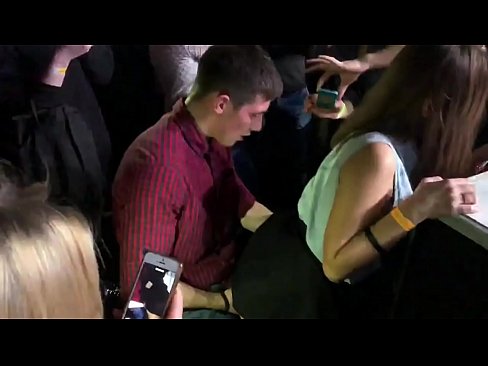 ❤️ Sesso reale in un nightclub russo. Ragazza russa di 18 anni nell'ano e nella vagina scopata in un nightclub Video di sesso al it.hqpornvideos.ru ❌❤